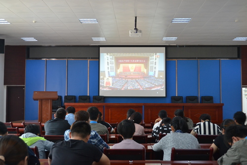 蘇艷麗：龍巖分公司組織員工收看十九大開幕式，聆聽習(xí)總書記的工作報(bào)告.jpg