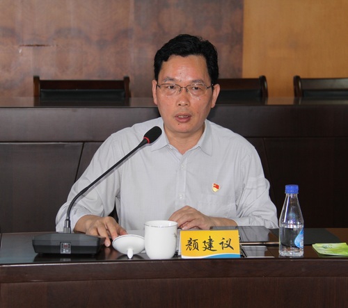羅聯(lián)河：公司黨委召開中心組學(xué)習(xí)會(huì)專題學(xué)習(xí)十九大報(bào)告精神及《習(xí)近平同志在寧德防腐倡廉的生動(dòng)實(shí)踐》（顏建議）.jpg