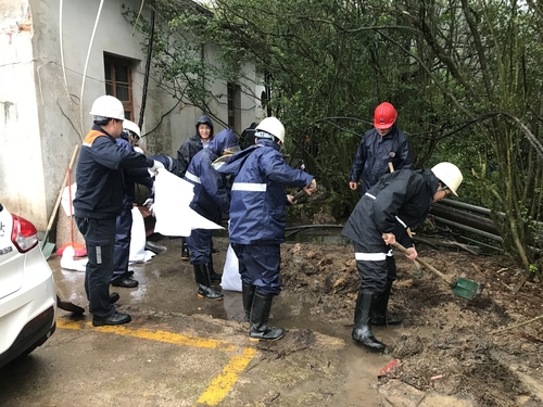 陳新苗-上杭分公司組織開展以“環(huán)境秩序，我的責(zé)任”為主題的全員義務(wù)勞動(dòng)1.jpg
