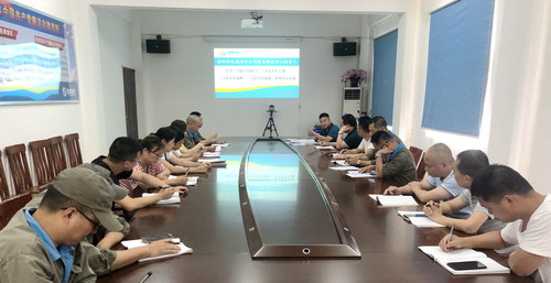 盧春雨（圖）：福安分公司黨委中心組學習“追尋領(lǐng)袖初心、吸取奮進力量”_調(diào)整大小.jpg