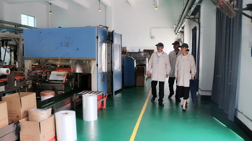 （建議采用）吳瑤：省機電控股公司黨委委員、副總經理陳伯煒深入龍巖分公司乳化一車間開展安全檢查_調整大小.jpg