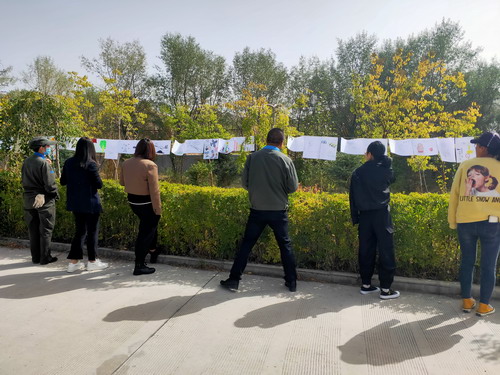 青海海西東諾化工有限公司在生產車間舉辦“質量月”職工漫畫展現(xiàn)場_調整大小.jpg