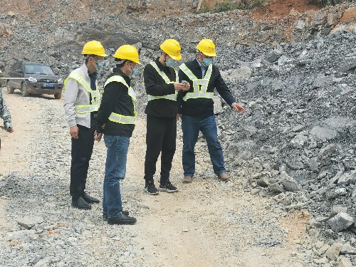民化建設(shè)+楊紅�?巖山華潤冬瓜侖項(xiàng)目爆破施工現(xiàn)場調(diào)�?~1.jpg