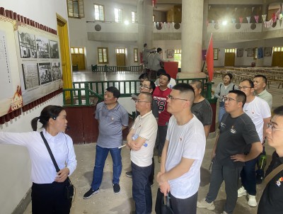 烽林連珂瑩：海峽科化公司黨委委員、副總經(jīng)理張賢鋒參加掛鉤聯(lián)系黨支部主題黨日活�?.jpg